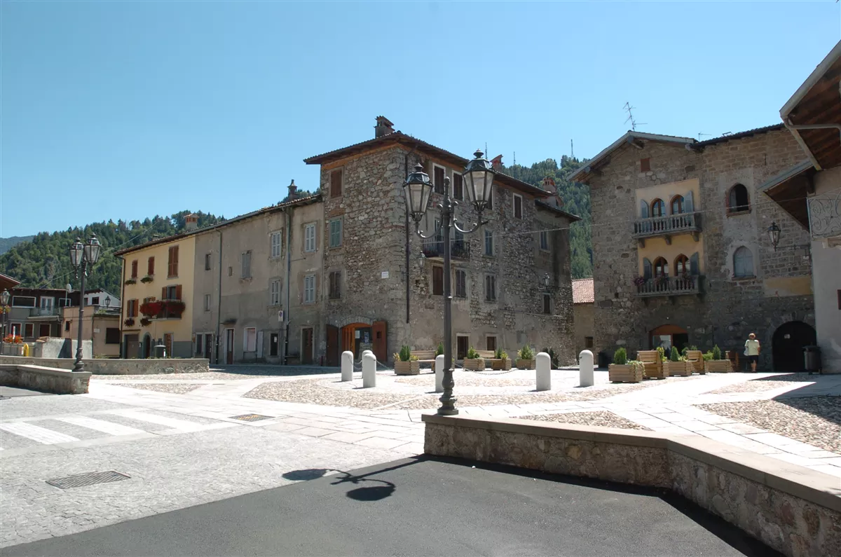 Piazza Olmo